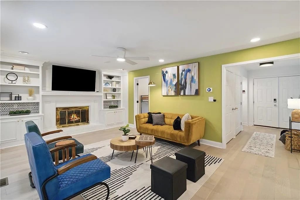 Building Photo - Room in Single Family Home on Glenwhite Dr
