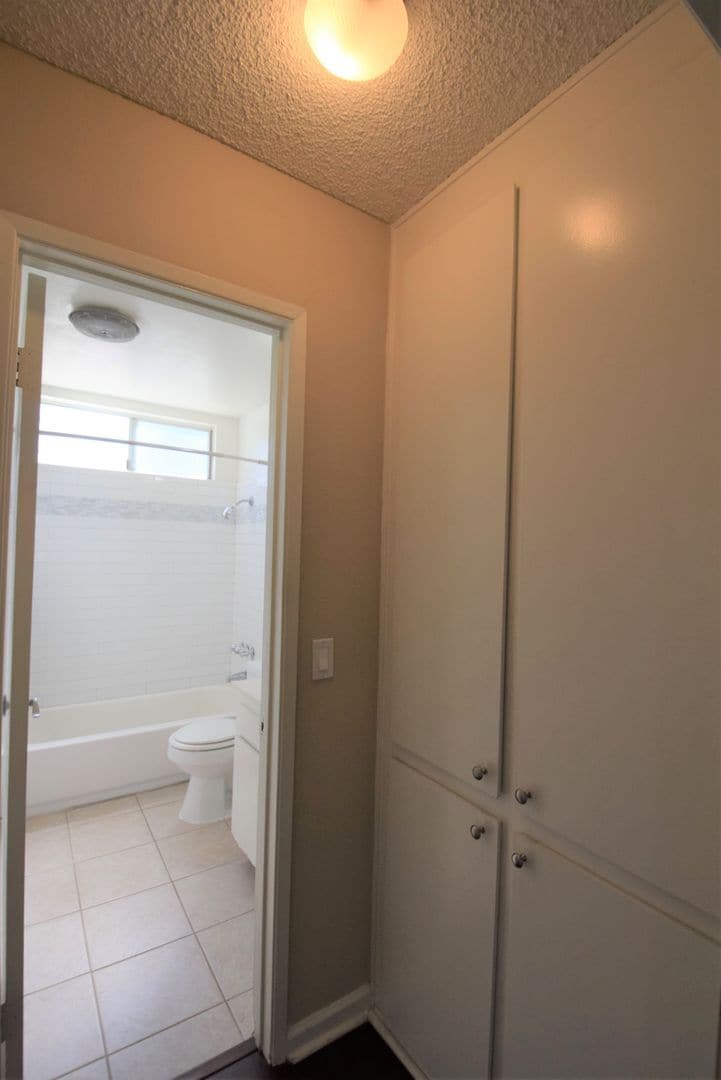 Building Photo - 13846 Sherman Way