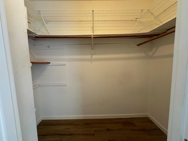 Building Photo - 7 Candlestick Ct