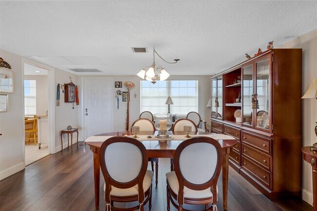 Building Photo - 3960 Oaks Clubhouse Dr