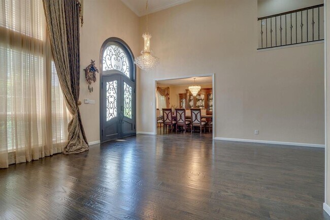 Building Photo - 2613 Brookside Dr