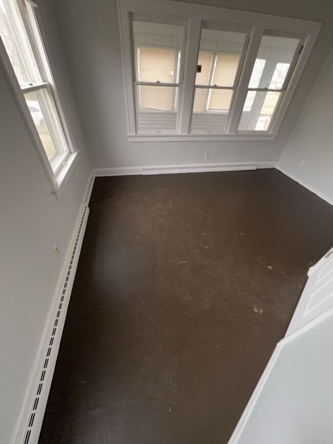 Building Photo - 960 W Delaware Ave