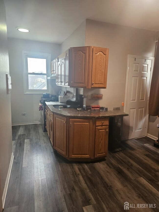 Building Photo - 421 River Dr