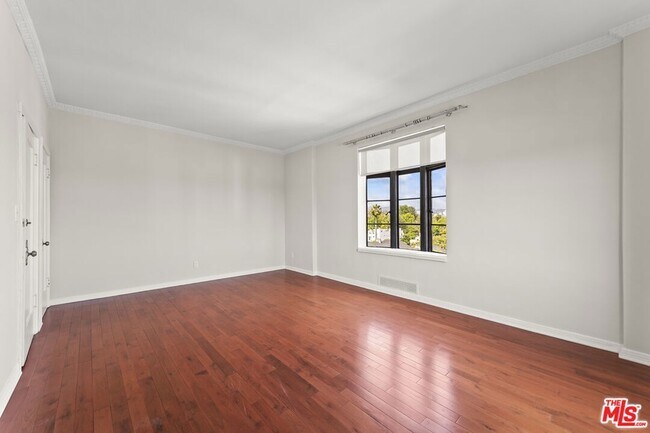 Building Photo - 1314 Hayworth Ave