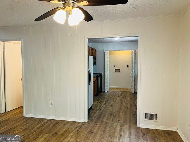 Building Photo - 2289 Roscoe Rd