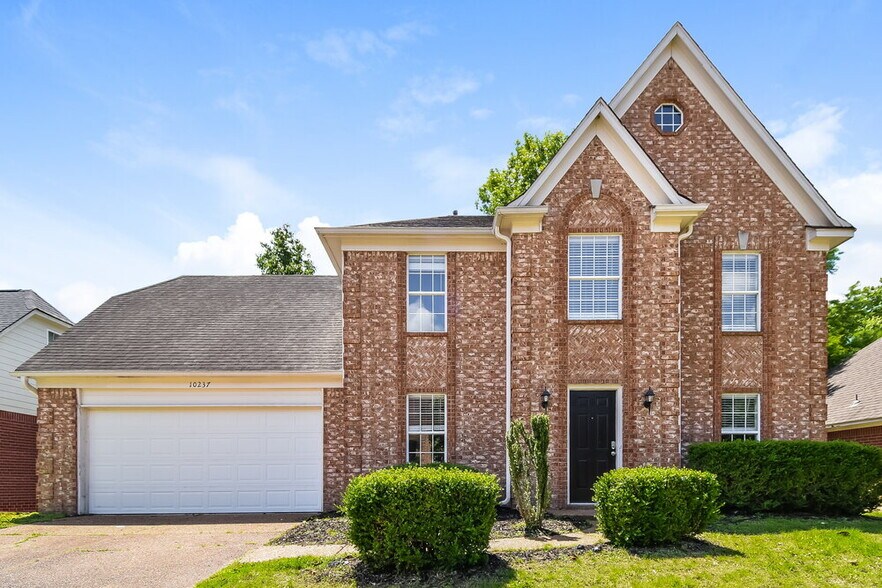Primary Photo - 10237 Green Moss Dr N