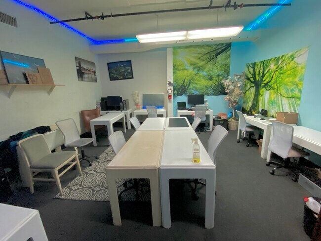 Building Photo - Room #1