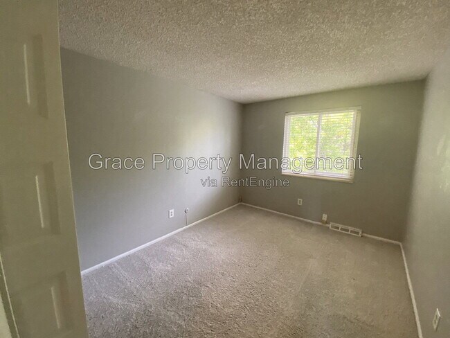 Building Photo - 10870 Stuart Cir