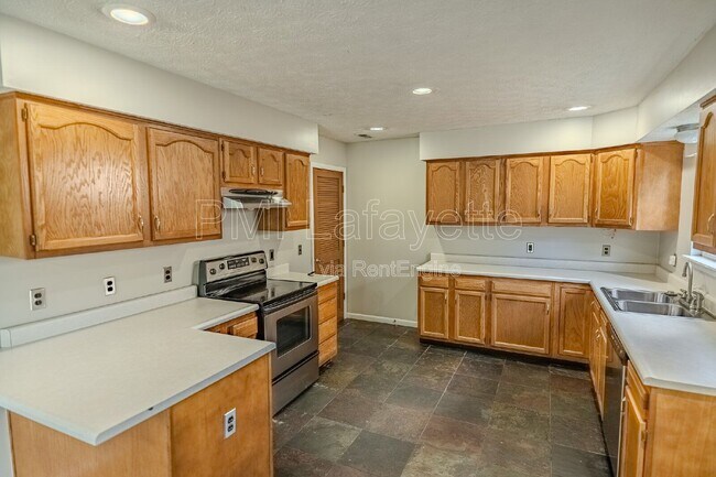 Building Photo - 5053 Saddle Dr