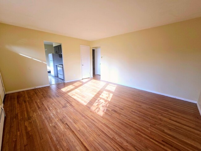 Building Photo - Spacious 3-Bedroom Side-by-Side Duplex wit...