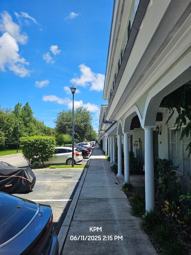 Building Photo - 1109 Colonial Palms Way