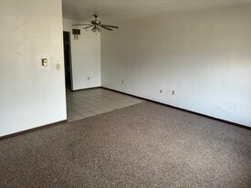 Building Photo - 1003 Lakeshore Dr