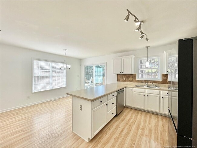 Building Photo - 332 Juno Dr