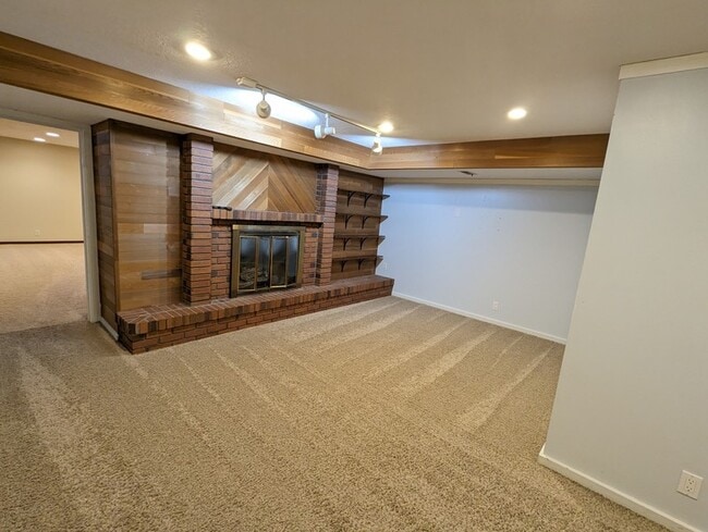 Building Photo - 1806 E Fawn Ln