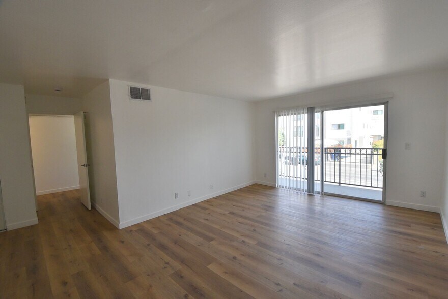 Building Photo - 6401 Riverton Ave