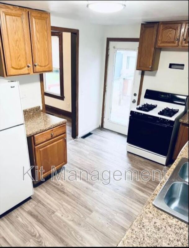 Building Photo - 619 Durango Dr