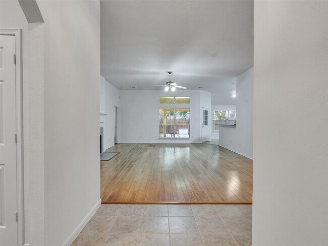 Building Photo - 16715 Lighthouse View Dr