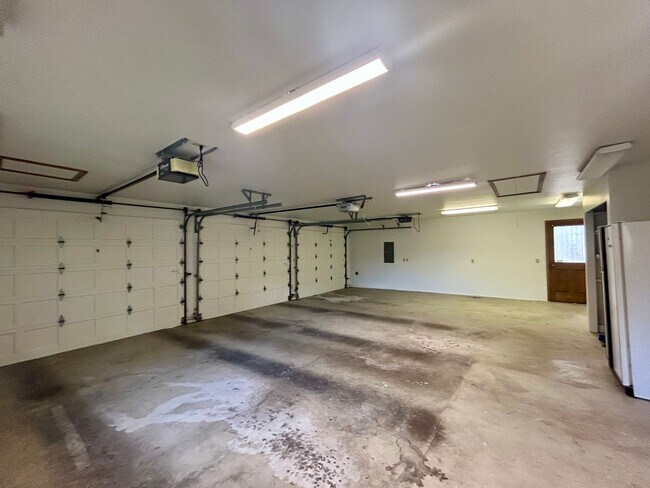 Building Photo - 12371 Rainier Dr