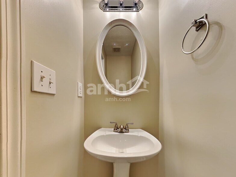 Building Photo - 141 Bridgemill Dr