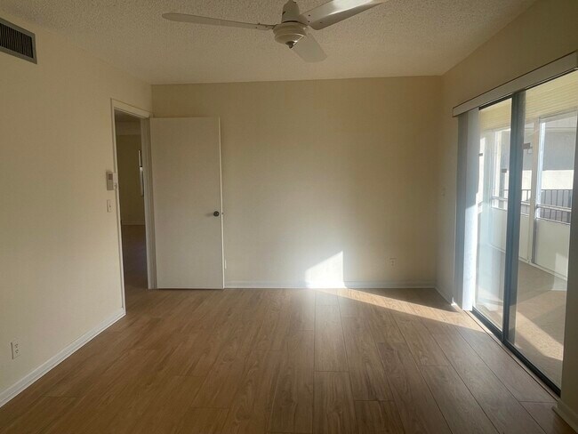 Building Photo - 83 Capri B