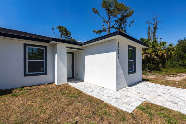 Building Photo - BRAND NEW Construction, 3 bed / 2 bath Ren...