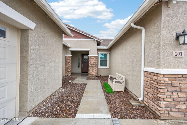 Building Photo - 203 E Birchwood Pl