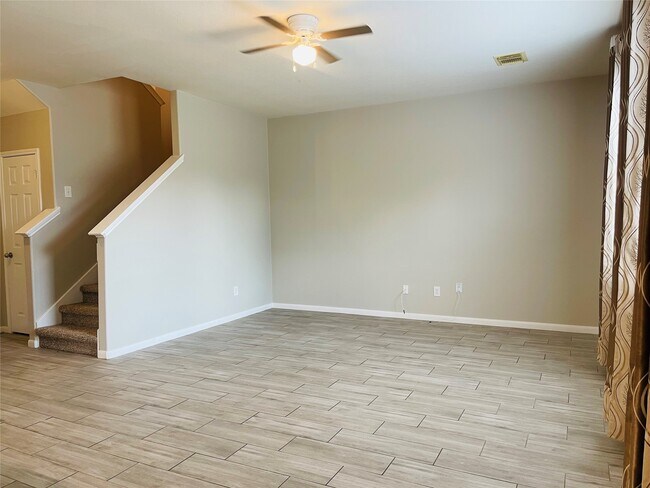 Building Photo - 2111 Castle Gardens Ln