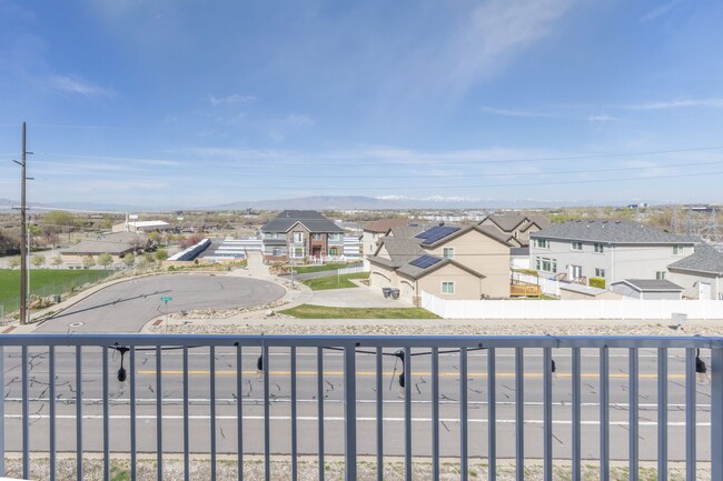 Building Photo - **Charming Home in Provo, UT 84401 – Avail...