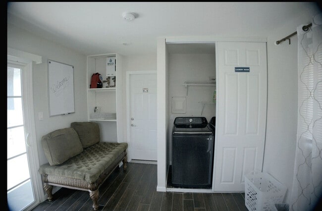 Building Photo - 660 Sunnyside Ave