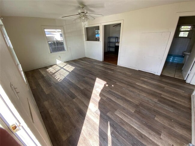Building Photo - 625 Holmes Ave