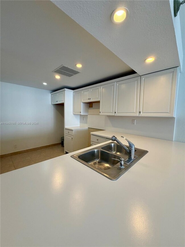 Building Photo - 12 Royal Palm Way