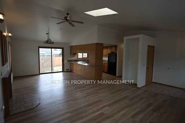 Building Photo - 2 bed 2 bath 1 car garage in Sequim