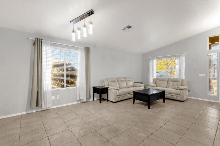 Building Photo - 17424 N 2nd Ave