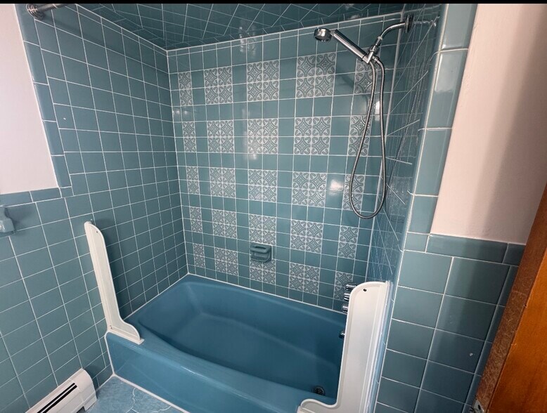 Building Photo - 208 6th St