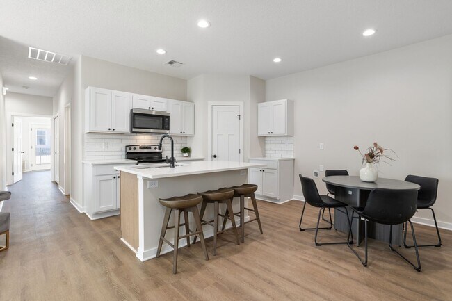 Building Photo - Fox Creek- Holly Plan