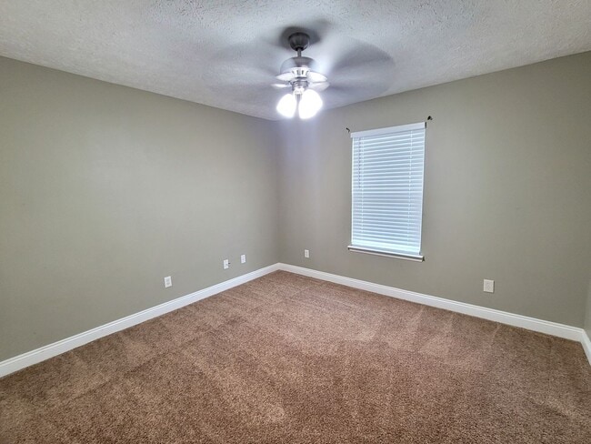 Building Photo - Cherokee Heights - 3 BR|2 BA w/ 2 Car Garage!