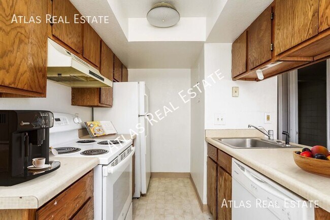 Building Photo - $500 DEPOSIT & MOVE IN SPECIAL