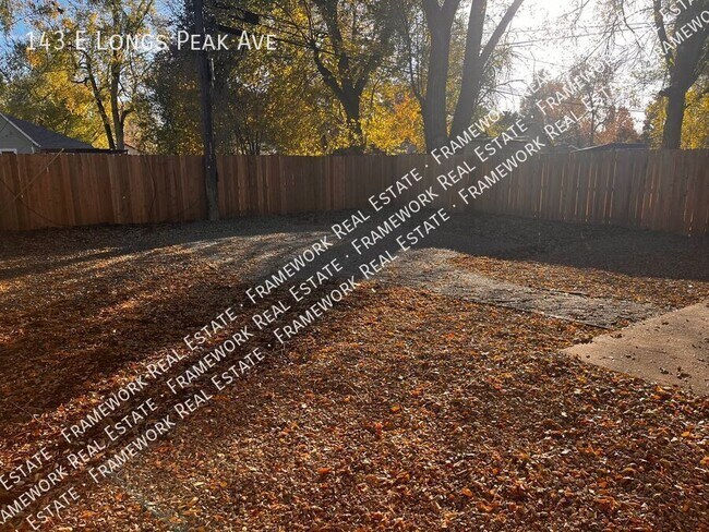 Building Photo - 143 E Longs Peak Ave