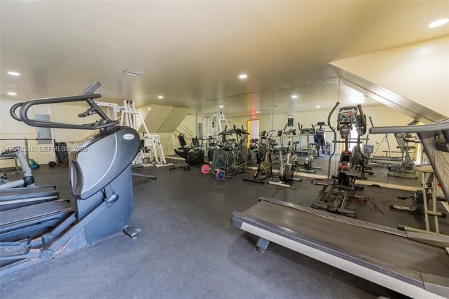 Building Photo - 8870 Fontainebleau Blvd