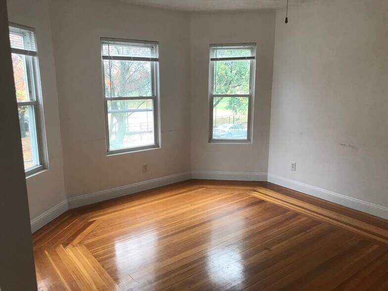 Building Photo - 86 Fellsway W