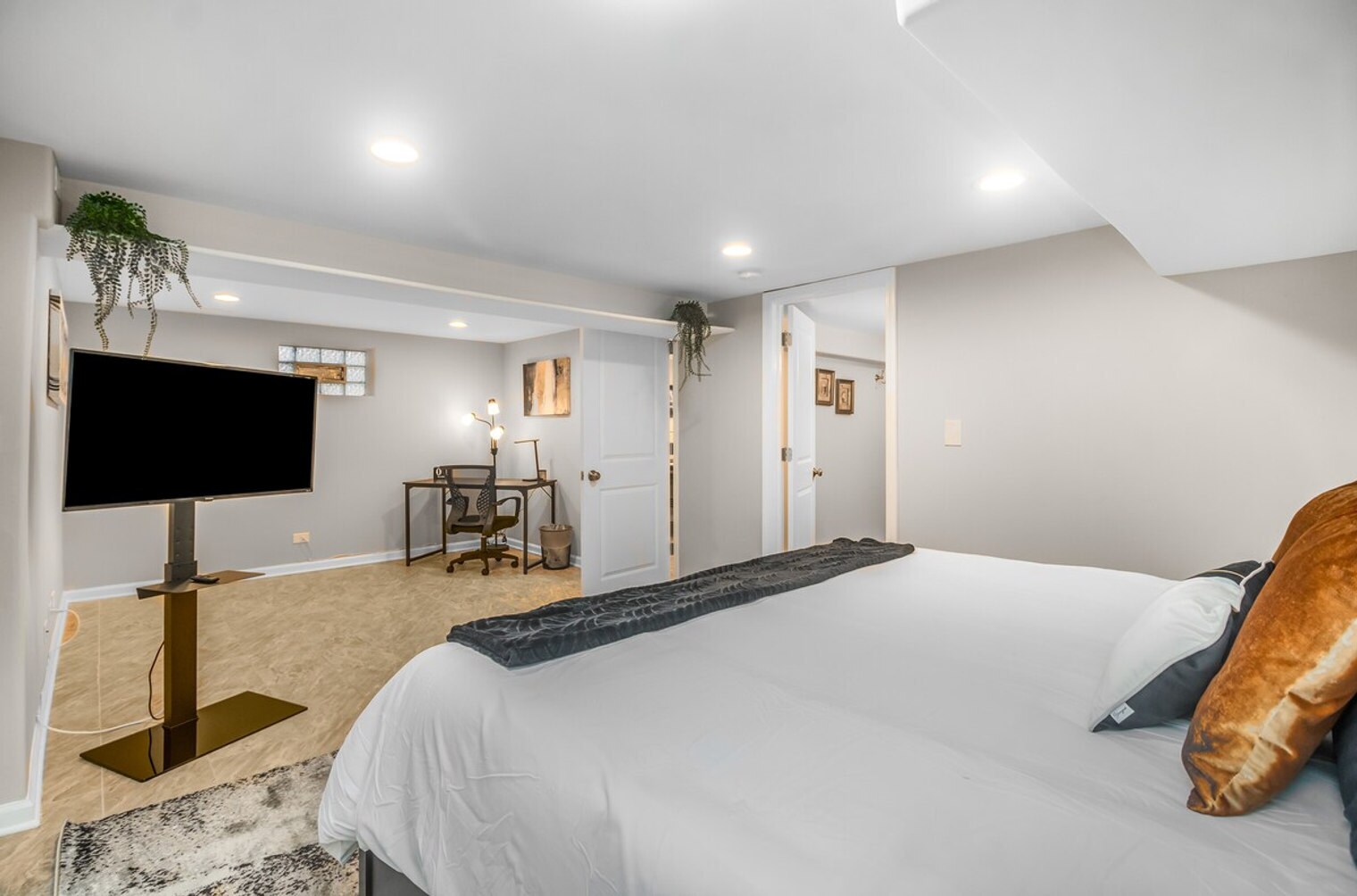 Building Photo - 3800 S Harvey Ave