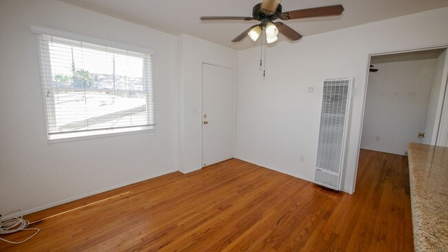 Building Photo - 2nd Floor 1 bedroom 1 bath apartment in PB - 1 CAR GARAGE