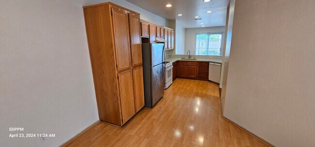 Building Photo - SCRIPPS RANCH - Ivy Hill - Nice 3 Bedroom / 2.5 Bath Townhouse.  AVAILABLE 08/17/2026.