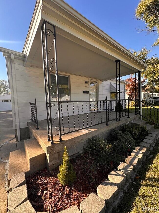 Building Photo - 104 N Norman Ave