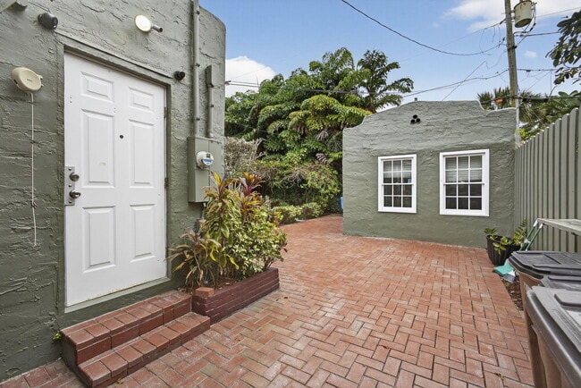 Building Photo - 616 Upland Rd