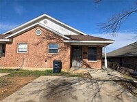 Building Photo - 1439 E Robert St