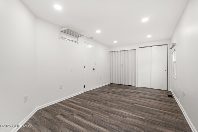 Building Photo - 611 Parkside Ave