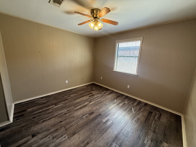 Building Photo - 436 Helen St