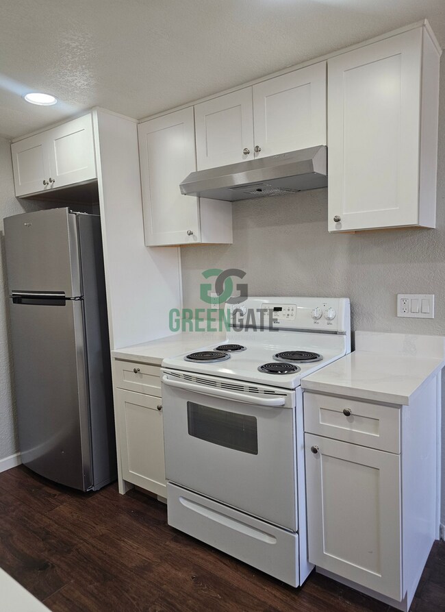 Building Photo - 495 Cherry Ln