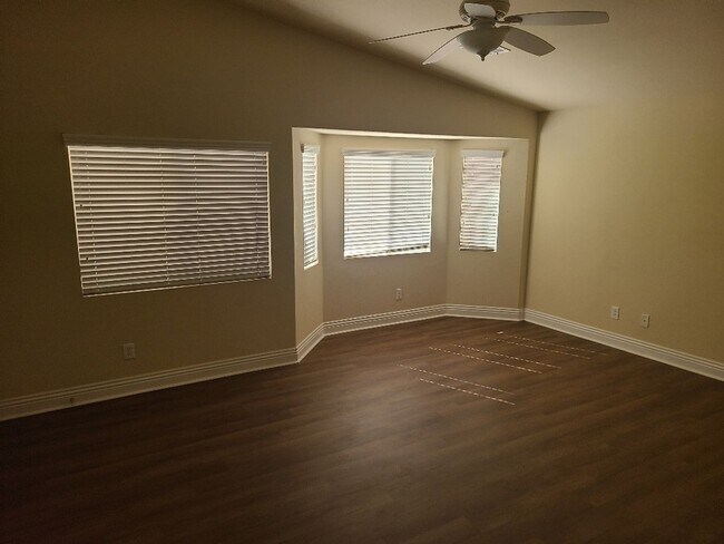 Building Photo - Amish #2